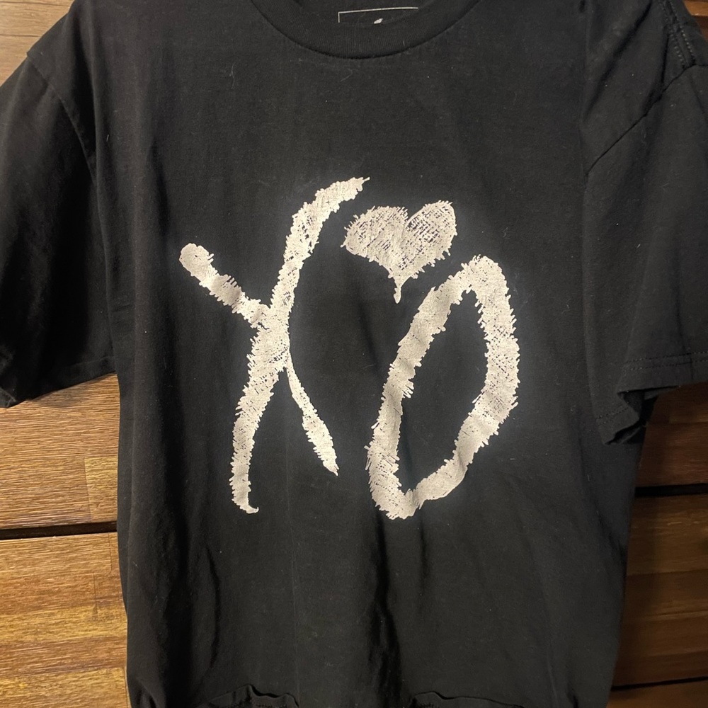 Black large XO shirt